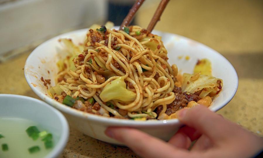 Chongqing Spicy Noodles Elevate Street Food to Thriving Global Industry - Xinhua
