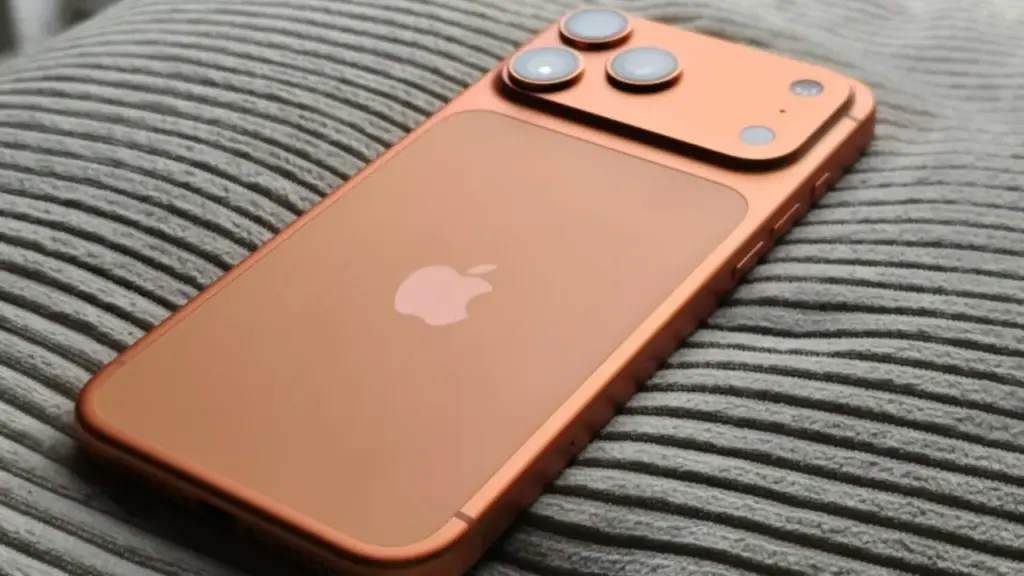 iPhone 18 Pro Leak: Variable Aperture and Transparent Back Design Revealed