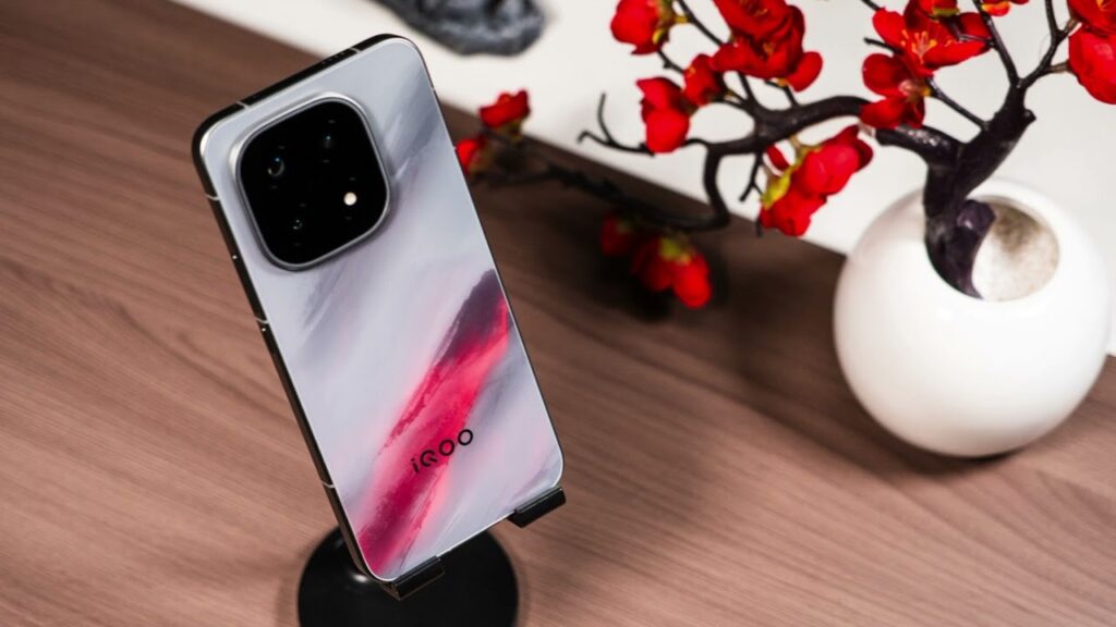 iQOO 15 Mini Leak: Testing Begins for Advanced 6.31-Inch Display Smartphone