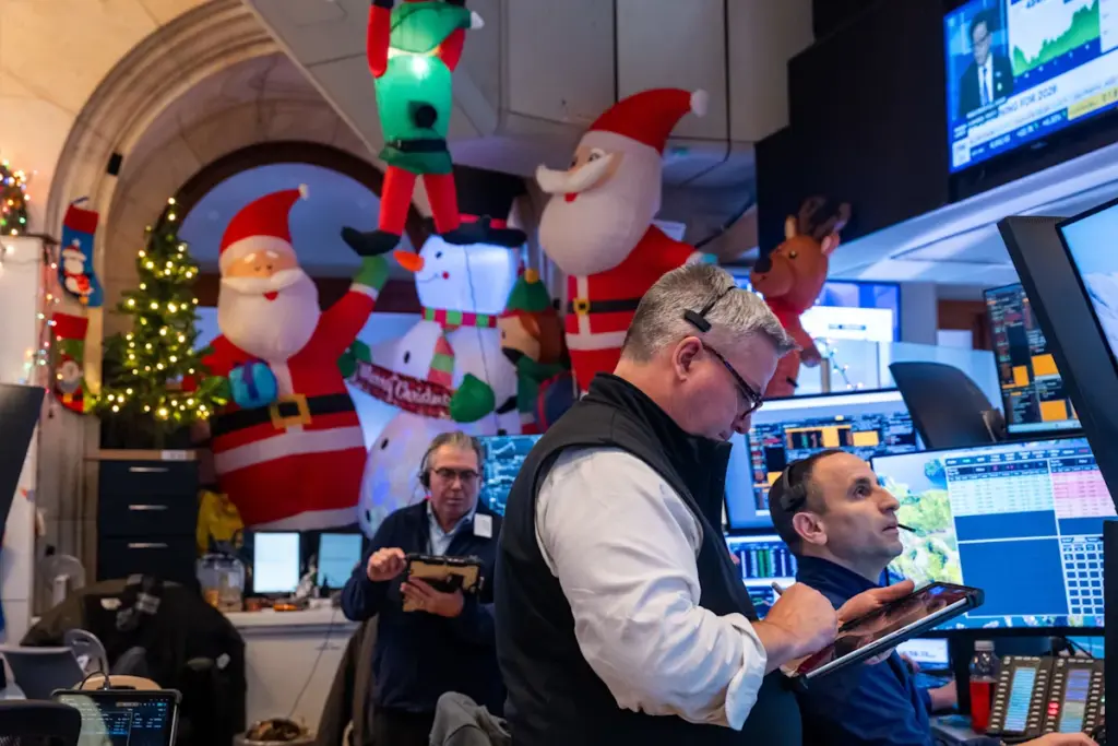 Major US Stock Indexes Face Challenges in Securing Gains During Final Market Sessions