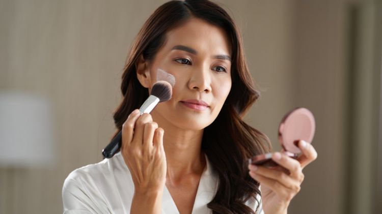 Top Face Powders for Radiant, Youthful Skin in Your 50s – Expert-Recommended Picks