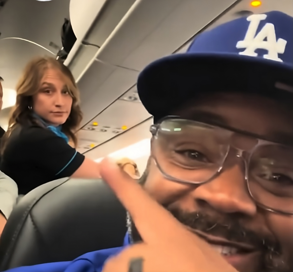 Woman Sparks Controversy Over Minorities Remark, Leading to Ejection from Frontier Flight