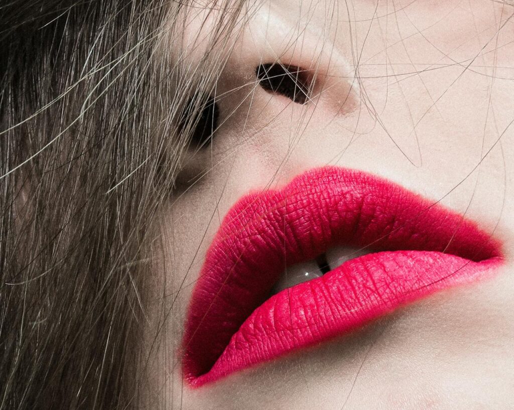 8 Lipstick Recommendations for Dry Lips: Say Goodbye to Cracks and Hello to Smooth Color