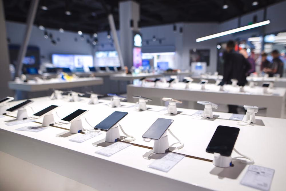 Smartphone Industry Heats Up in 2025 with Rapid Growth and Emerging Trends