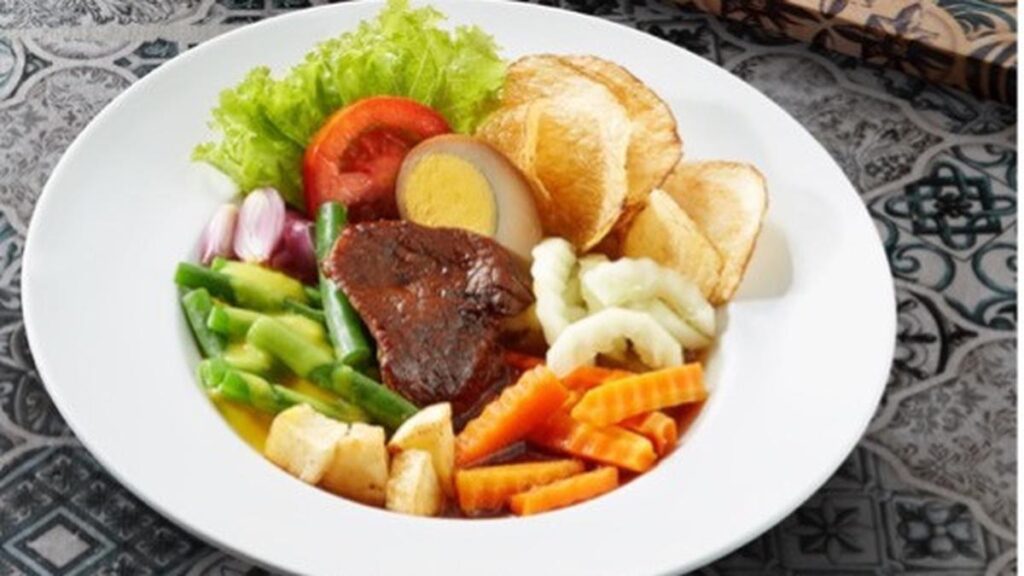 10 Best Eateries Near Palur Solo Station: Popular Food Spots You Must Try