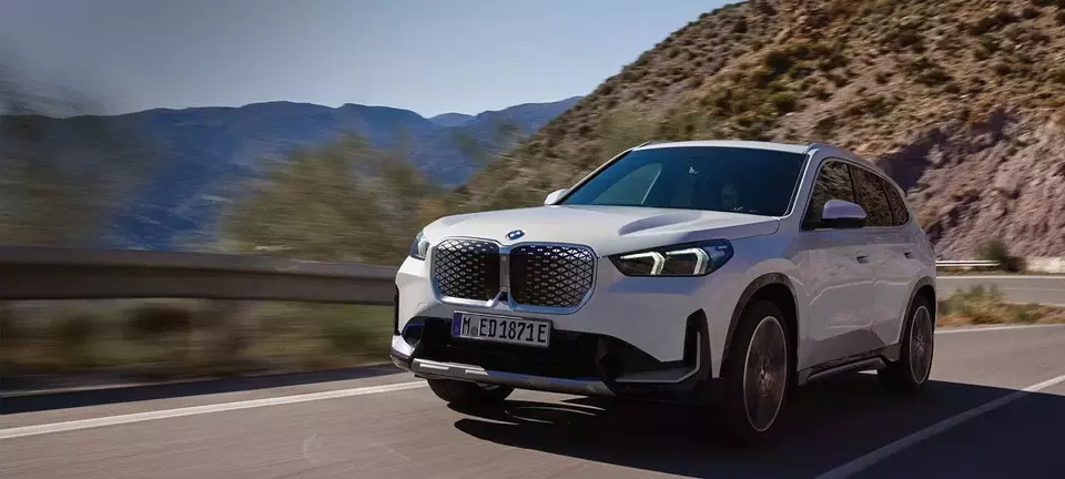 8 Electric Cars with Advanced Wireless Phone Charging Features You Need to Know About