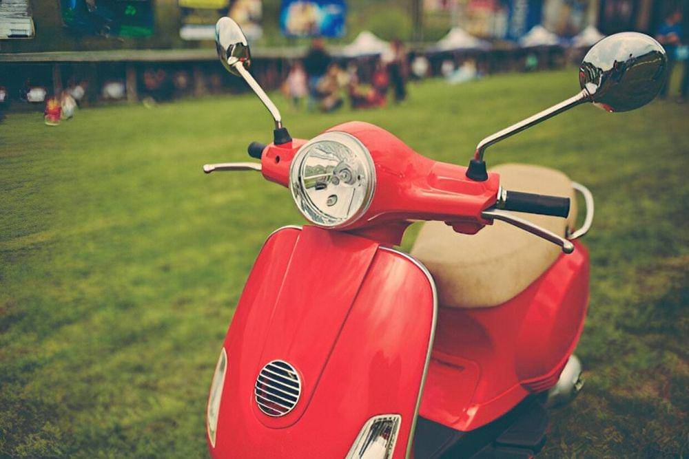 5 Stylish Electric Scooters That Look Like Vespa: Unique Body Designs and Features Compared