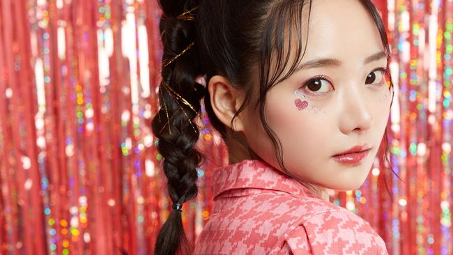 7 Best Glitter Products to Achieve Stunning Korean Makeup Look, Expert Recommendations