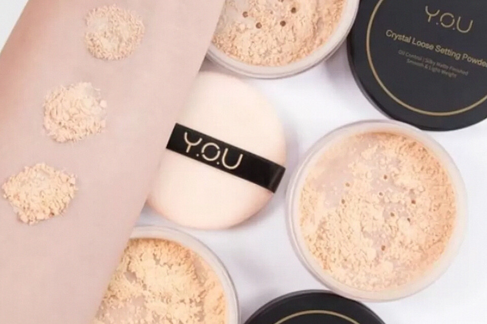 Top 5 Waterproof Loose Powders to Keep Your Makeup Fresh All Day in Hot Weather