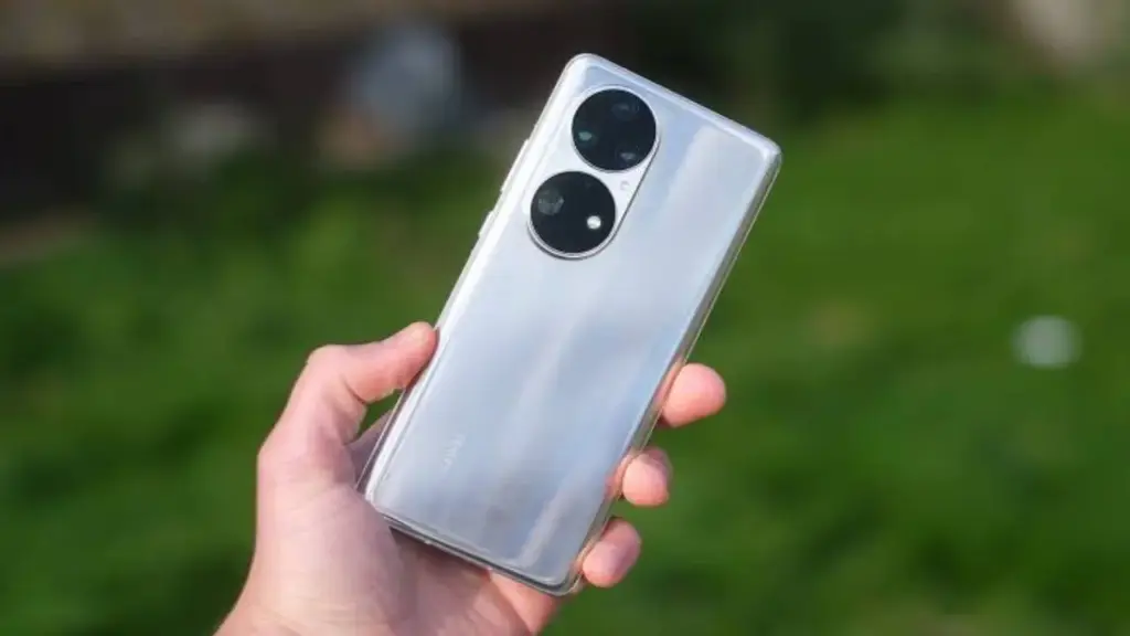 Why Smartphone Makers Are Dropping 1-Inch Camera Sensors for New Tech in 2026 Models