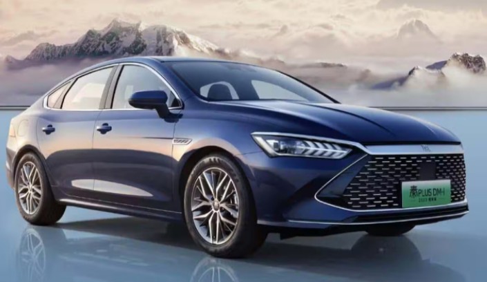 BYD Qin 2026 Hybrid Shocks with 210 Km Range on a Single Charge, Tech Highlights Revealed
