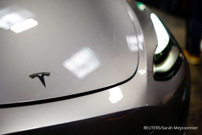 Tesla Dominates Nearly Half of the Electric Vehicle Market: What It Means for Buyers