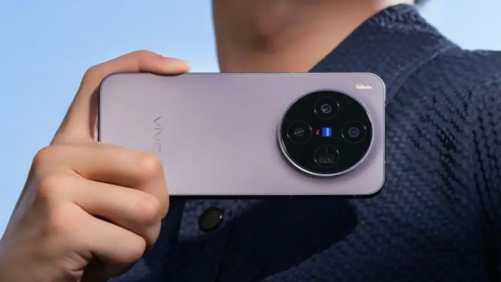 Vivo X300s Leak Reveals Powerful Dimensity 9500 Plus Chip and Massive 7,000mAh Battery