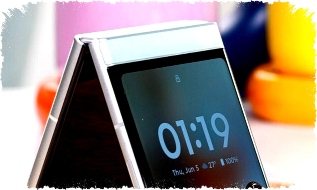 Motorola Razr 70 vs 70 Ultra Specs & Features Compared: Which Foldable Leads in 2026?