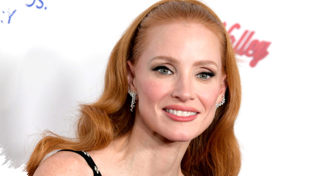 Jessica Chastain Embraces Gray Hair with Grace, Redefining Beauty and Aging in Hollywood