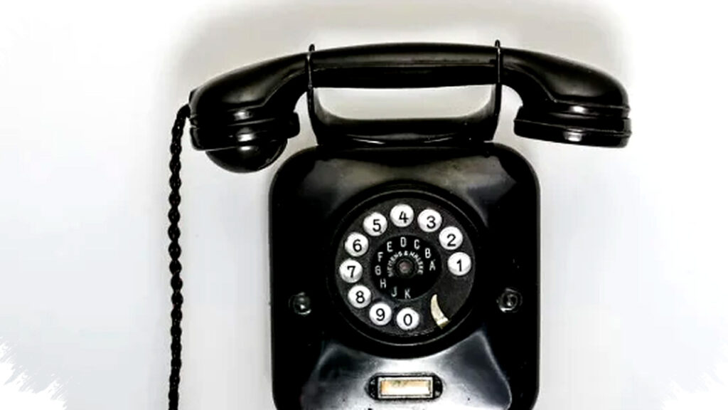 Trump’s Private Phone Number Leaked, Washington’s Elite Race to Trade and Exploit It