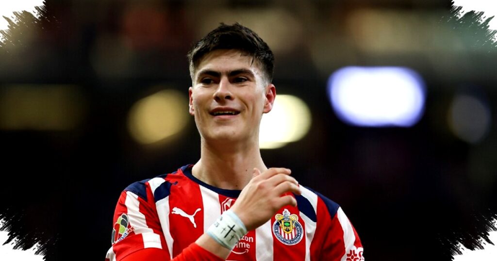 Chivas Reclaims Liga MX Lead After Key Win, Race for Top Scorer Tightens Dramatically