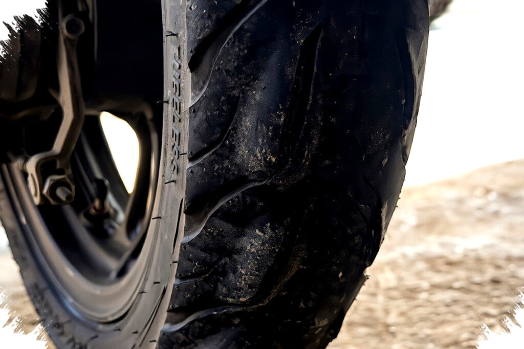 Three Shocking Causes Behind Your Motorcycle Tire Bulges, The Third Reveals Why Speed Freaks Risk Their Lives Every Ride