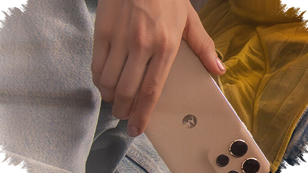 90Hz? No—Motorola Signature Pushes 165Hz, Jeans-Like Back Cover, and 7-Year Updates