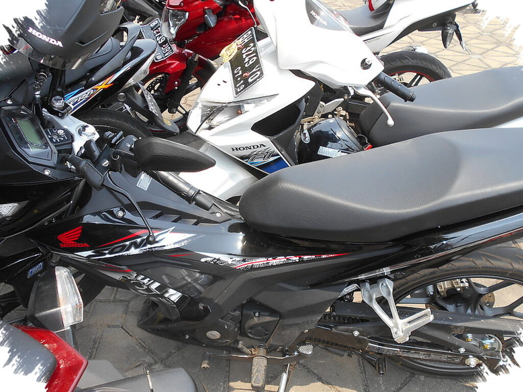 Honda Sonic 150R Keeps Winning Young Riders, Light Handling and Easy Ownership
