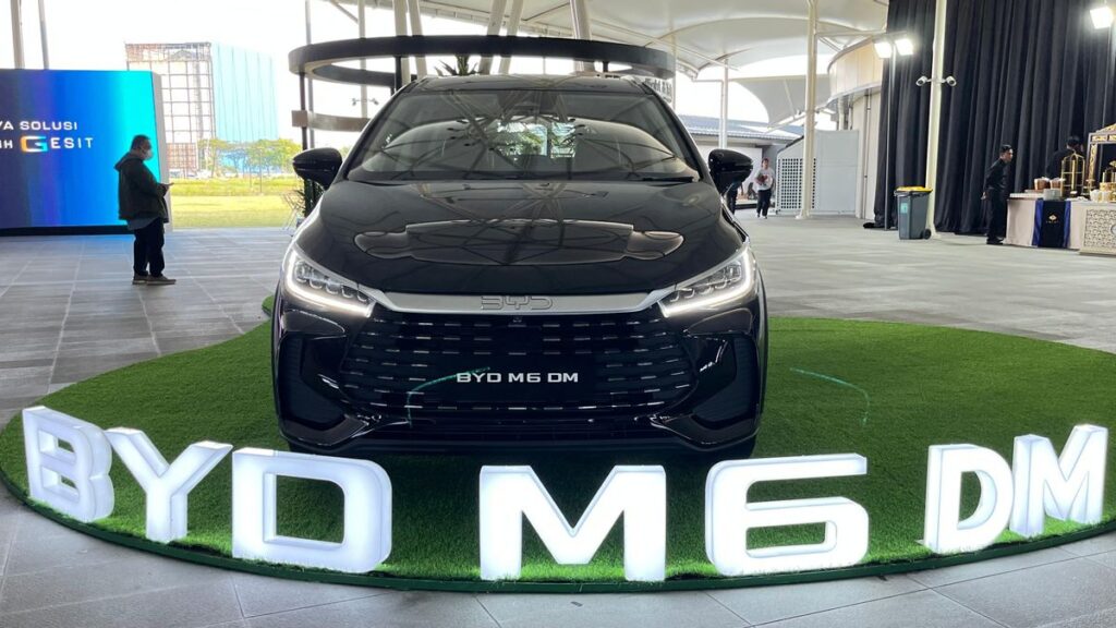 BYD Brings M6 DM To Indonesia, 65 Km Per Liter And Over 1,800 Km On A Tank