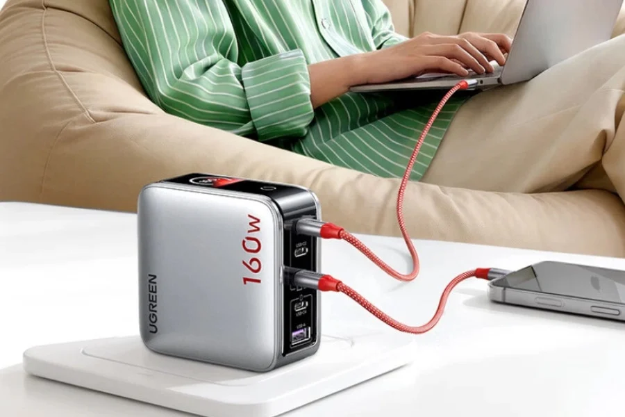 Five Ports and a Smart Display Put Ugreen’s 160W GaN Charger in a Different League