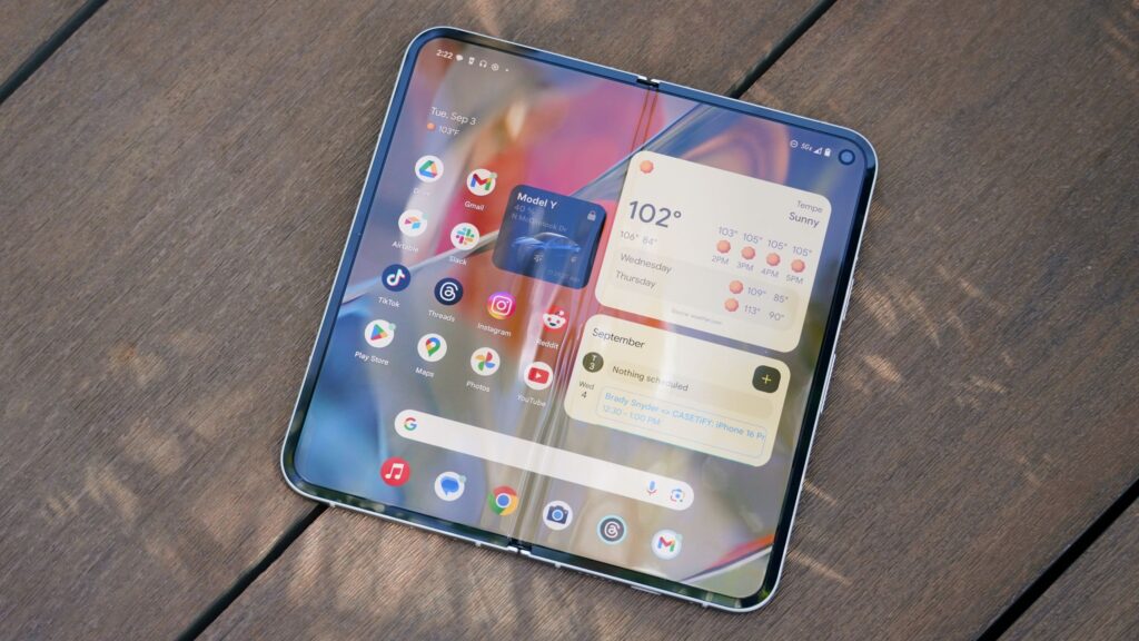 Pixel Fold Users Report Black Cover Screens After Updates, Raising New Software Fears