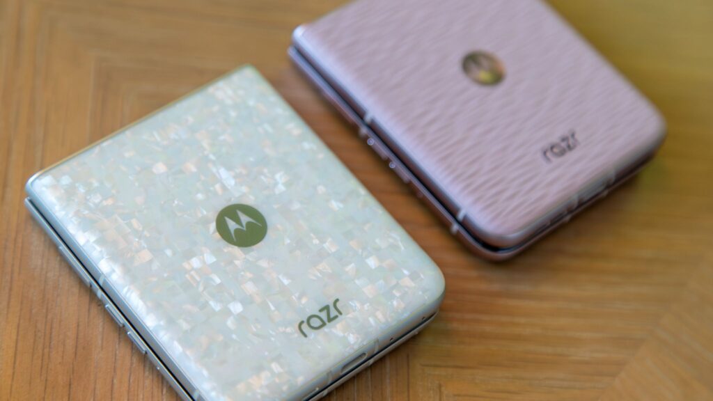 Motorola Razr 2026 Arrives, But The Real Value Is In The Free Phone And Gift Card Offers