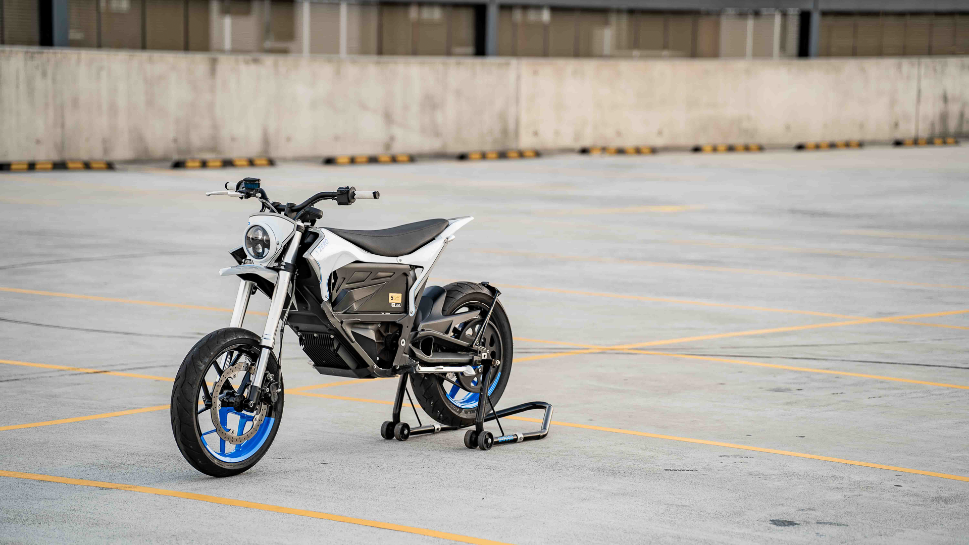 Minimalist Futuristic Styling Is Winning, Electric Motorbike Modifications Stay Safe For Daily Use