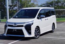 Toyota Voxy Keeps Its Boxy Identity, Adds a More Luxurious Cabin at Rp 631,8 Juta