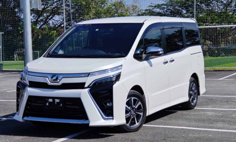 Toyota Voxy Keeps Its Boxy Identity, Adds a More Luxurious Cabin at Rp 631,8 Juta