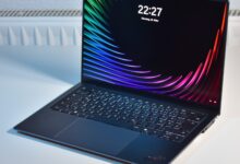 Lenovo Yoga Air 14 Ultra Aura Balances 975 Grams With Up To 21 Hours Unplugged