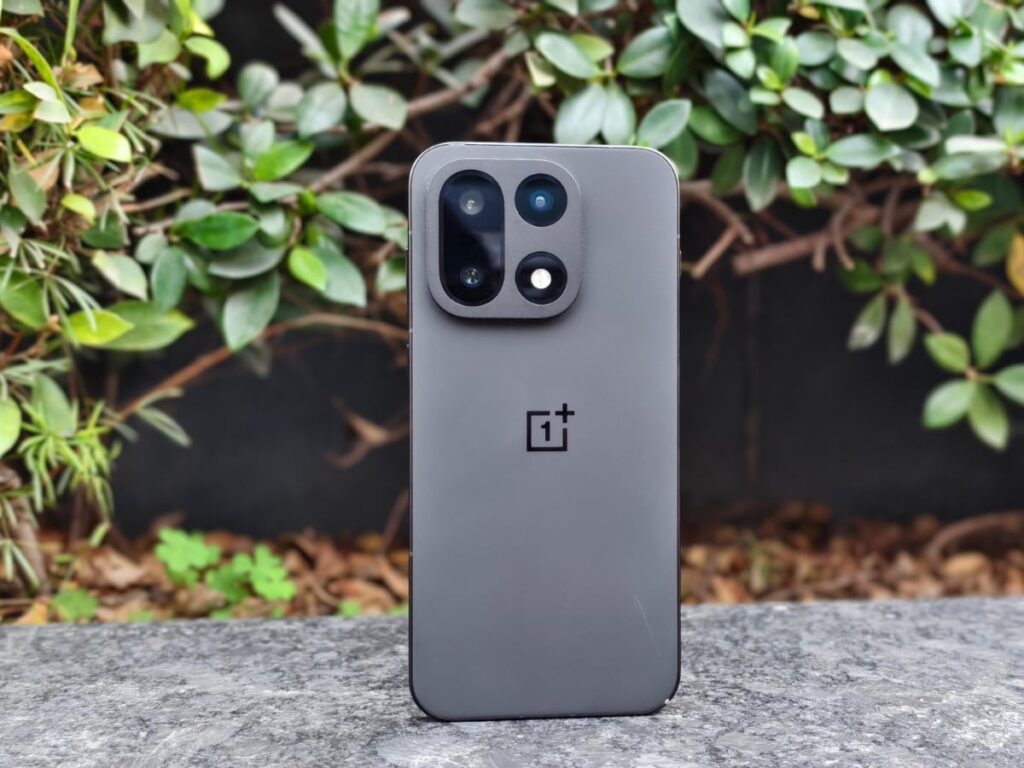 OnePlus 16 Tests a 200MP Main Camera and 9,000mAh Battery, Aiming Beyond Typical Flagships