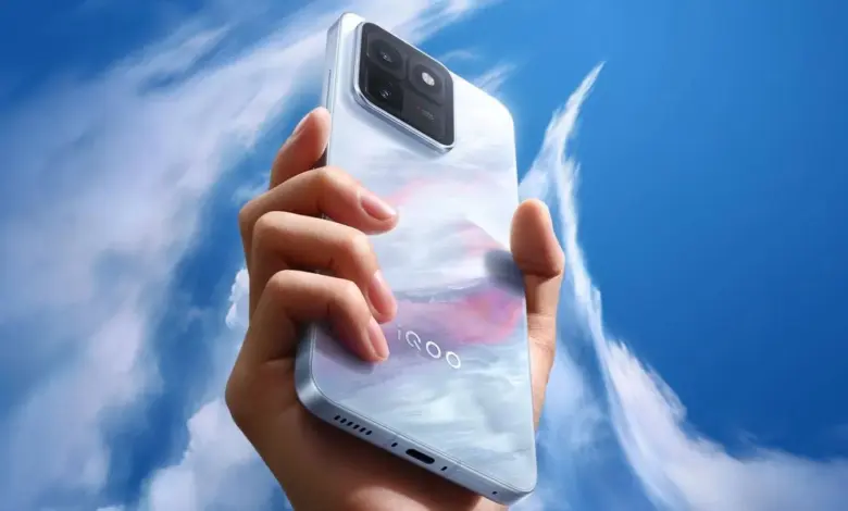 iQOO 15T Takes a Different Route, Gaming Chip Q3 and 8,000 mAh Battery Stand Out