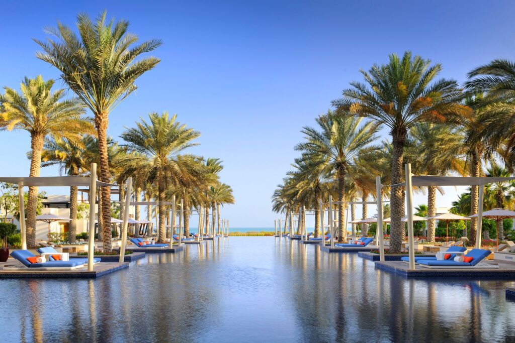 6 Gemini AI Prompts for Abu Dhabi That Make Vacation Photos Look Premium