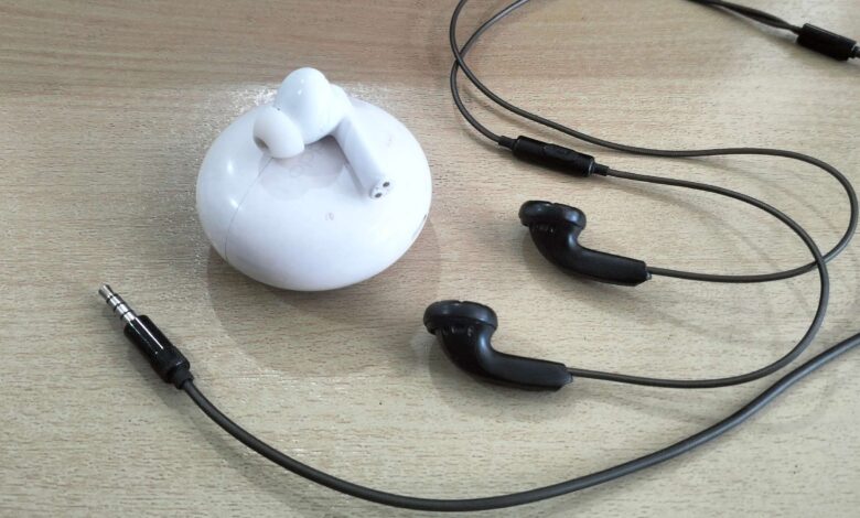Gen Z Is Reconsidering TWS, Wired Earphones Are Winning Back Attention