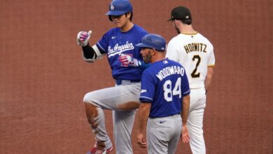 Ohtani Sits Out Friday, Dodgers Say Knee Issue Is Manageable and Not an IL Case