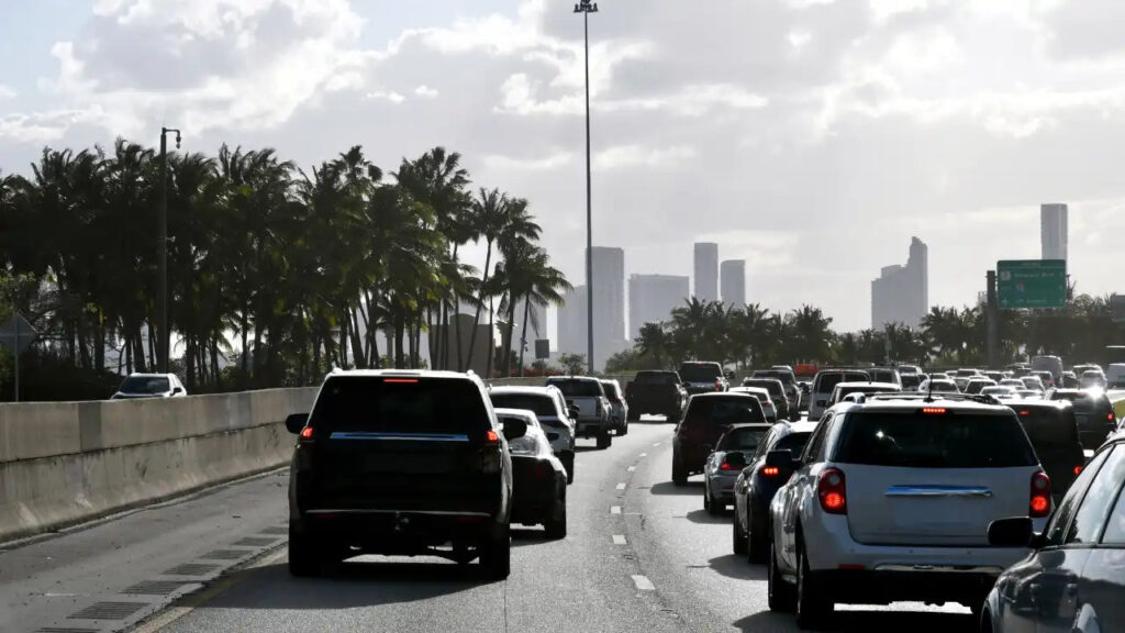 Crossover Feels Easier in Traffic, while SUV Keeps Its Edge on Tough Roads
