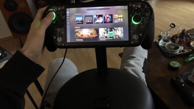 Gaming Pillow Tries to Fix Handheld Fatigue, but Not Everyone Will Trade Freedom for Comfort