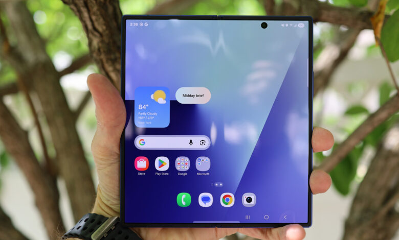 Samsung’s Foldable Countermove, Z Fold 8 Wide Targets the iPhone Fold’s Weak Spot