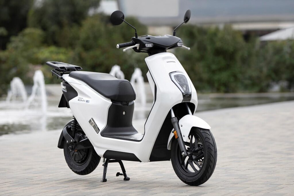 Honda EM1 e Keeps City Rides Simple, But Its Range May Surprise Buyers