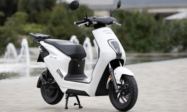 Honda EM1 e Keeps City Rides Simple, But Its Range May Surprise Buyers