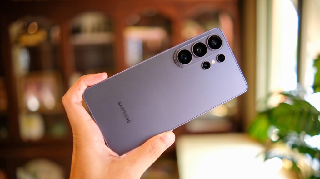 4 AMOLED Phones with Big RAM That Still Make Sense for College, Work, and Gaming