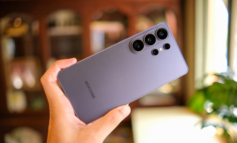 4 AMOLED Phones with Big RAM That Still Make Sense for College, Work, and Gaming
