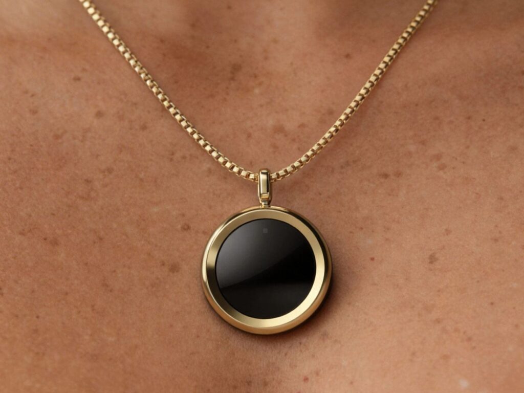 Gem, The90’s Smart Pendant That Tracks UV Exposure Before Sunscreen Runs Out