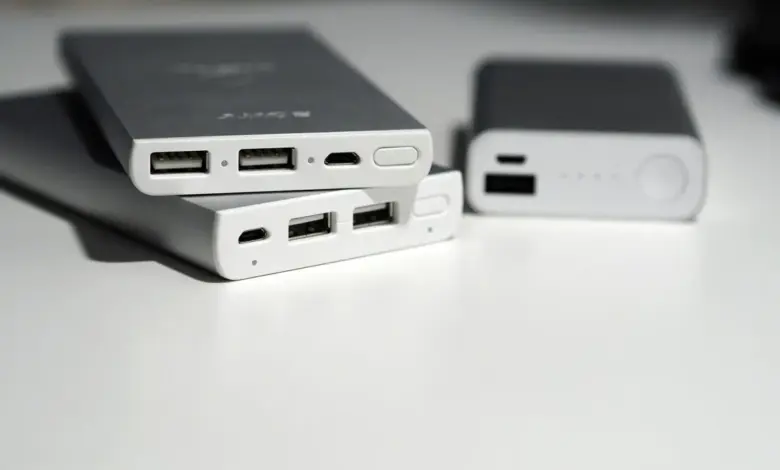 A Power Bank That Splits in Two, One Unit Can Go Straight to a Friend
