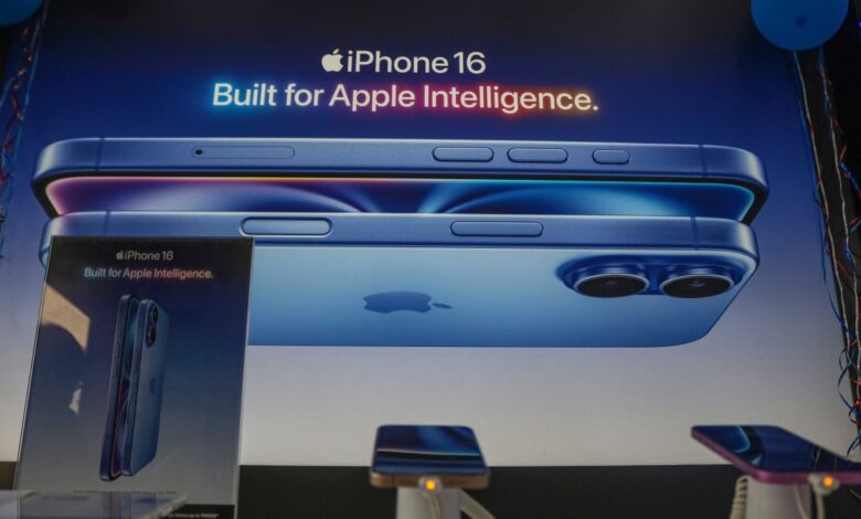 Palu Quake Sends iPhones Tumbling, Store Display Shaken by Strong 6.7 Tremor