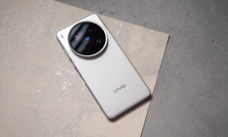 Vivo X200 Ultra Leans Hard on a 200MP Periscope Camera, and the Rest Looks Flagship-Grade