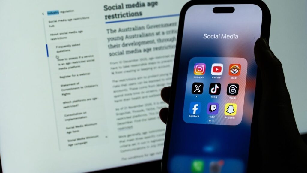 Musk Warns of “Surveillance State” as Britain Moves to Block Social Media for Teens
