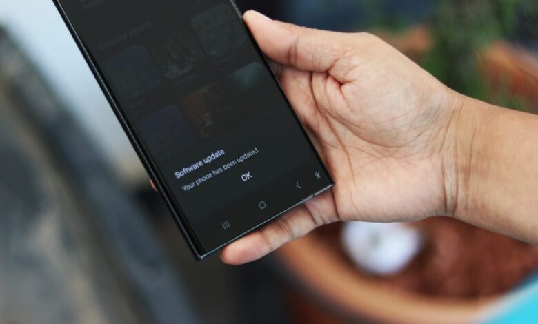 Galaxy S23 Users Urged to Pause One UI 8.5, Green and Pink Line Reports Raise Alarm